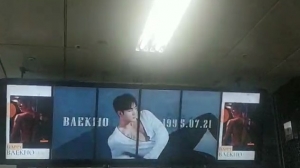 우리 백호 생일 축하해♥♥
평일 저녁 강남역 사람이 너무 많아서 하는 수 없이 천장 높이 찍었어요  유동인구 많은 곳에 이쁘게 걸려있는 생일축하광고♥