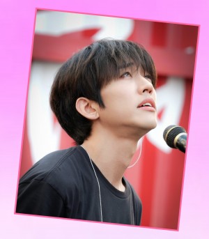 A star who is suitable for a perfume commercial