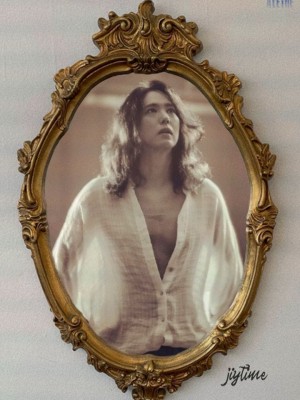 A star who is suitable for a perfume commercial