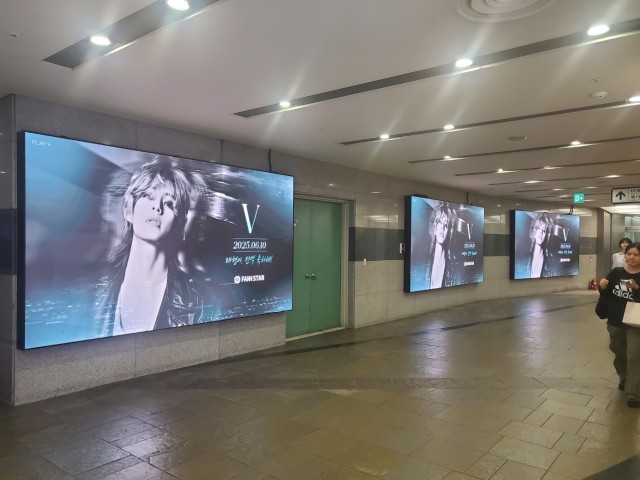 Konkuk Star City Package Pt2 (Lotte Dept central walkway) BTS V discharge celebration project.