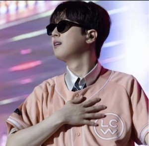 A star who looks good in sunglasses