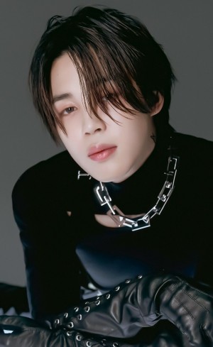 흑발이 잘 어울리는 스타 
