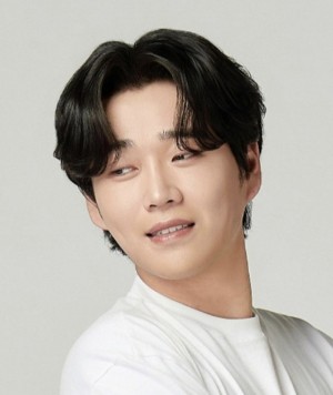 A star who looks good with black hair