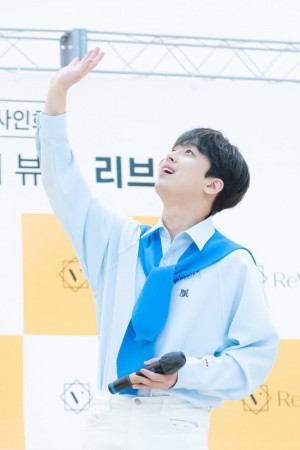 戴围巾特别好看的明星