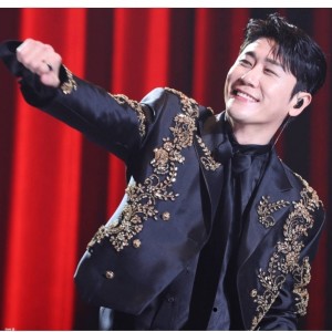 머플러가 잘 어울리는 스타 