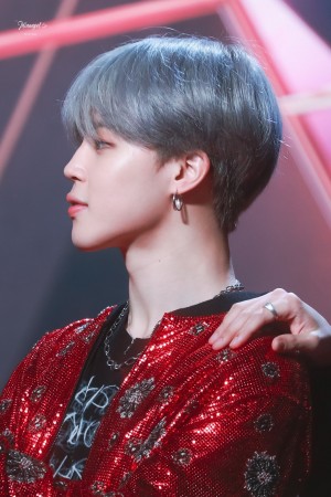 Ngôi sao có đường cằm đẹp