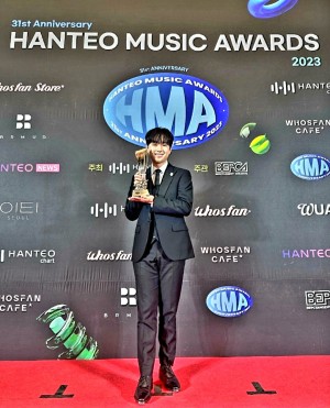 카리스마로 압도하는 스타 