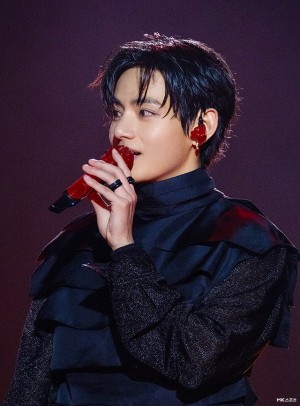 AIのように非現実的なビジュアルのスター 