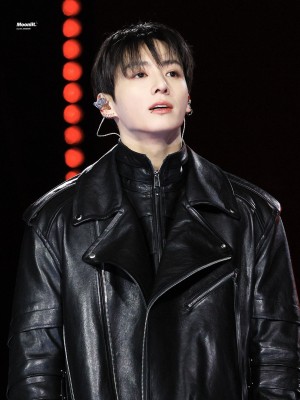 AI 같은 비현실적 외모의 스타 