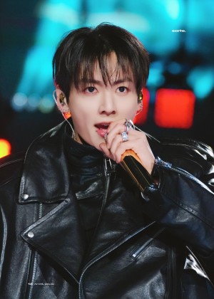 어떤 무대 의상도 찰떡같이 소화하는 스타 