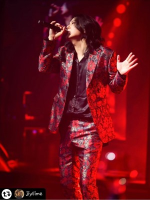 어떤 무대 의상도 찰떡같이 소화하는 스타 