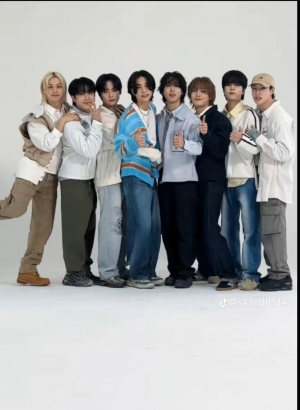 Stray Kids everywhere all around the world . You make Stray Kids Stay*\(^o^)/* *\(^o^)/* *\(^o^)/* *\(^o^)/* *\(^o^)/* *\(^o^)/* *\(^o^)/* * \(^o^)/*