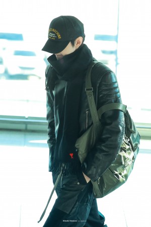 The No.1 airport fashion star who defines effortless style 