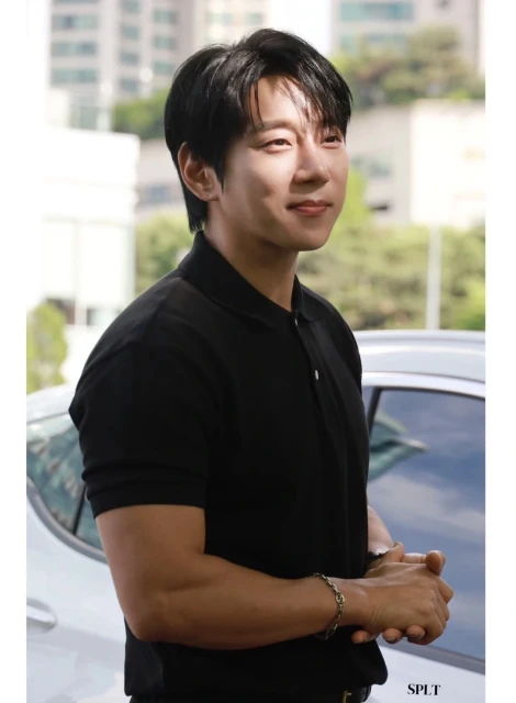 Hwang Chi Yeul 《Be a star》🌟🌟🌟