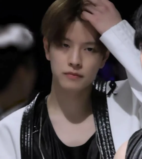 Stray Kids (스트레이 키즈)