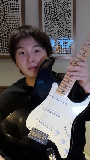 Suga y su guitarra