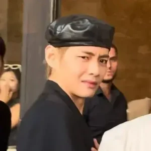 V be like judging you 😆
