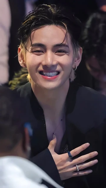V (TAEHYUNG