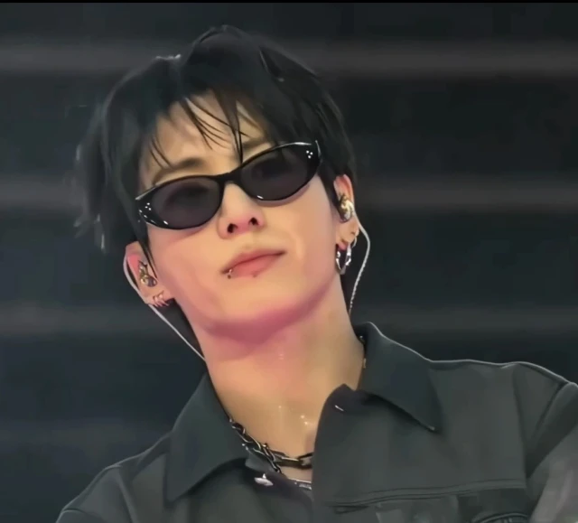 Jungkook stuns with sunglasses