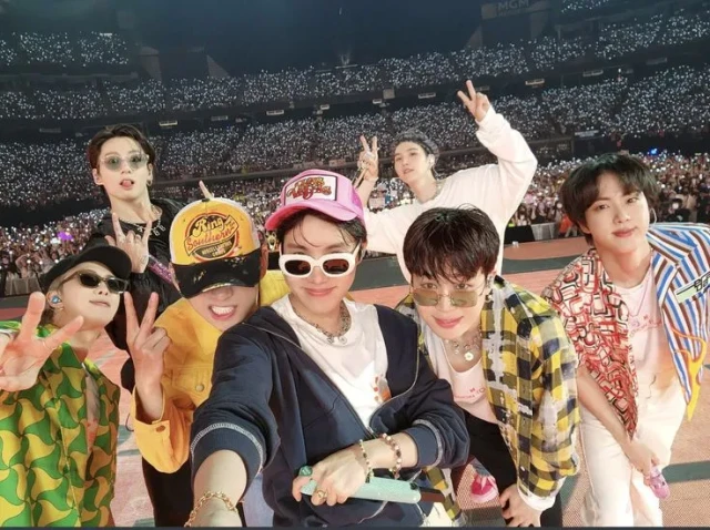 VOTE AND STREAM FOR BTS