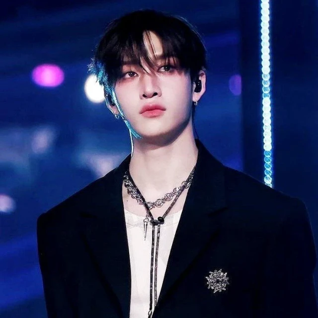 Stray Kids (스트레이 키즈)