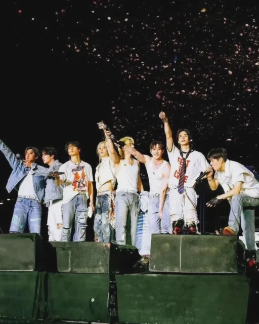 STRAY KIDS🧡