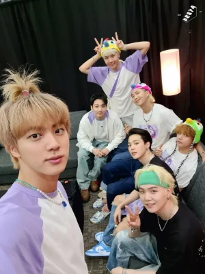 STREAM AND VOTE FOR BTS