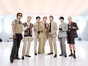 VOTE AND STREAM FOR BTS!