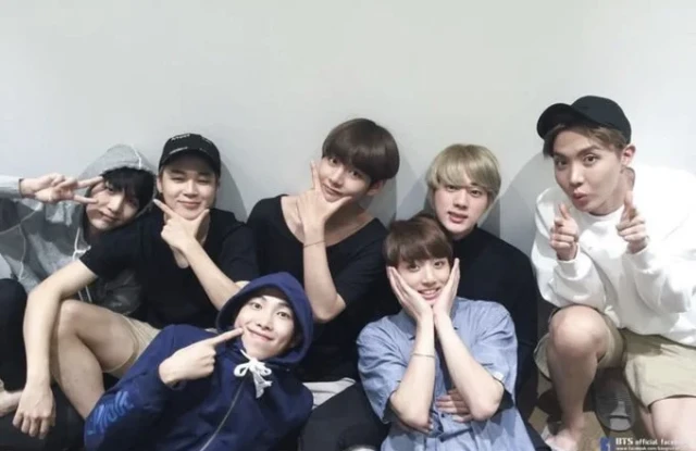 VOTE FOR BTS