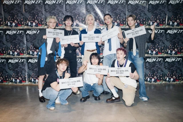 Stray Kids (스트레이 키즈)