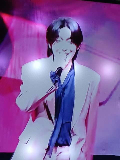 김용빈 가수님 여수섬의날 개막식 앤딩무대 멋진모습 감사해요 너무 늦어서 서두른 느낌이 무대시간이 많이 짧아 아쉬워요 그래도 땀을 적게 흘리는것같아 다행입니다 신곡도 콘서트 전에 나