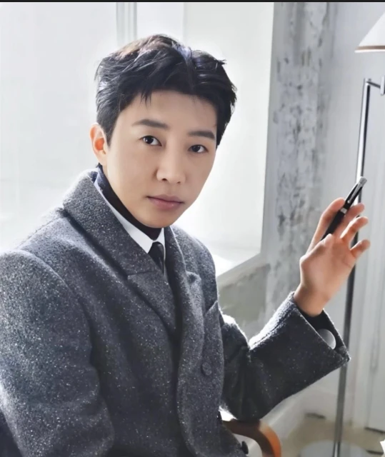 임영웅 
에스콰이어  10주년 기념 화보사진