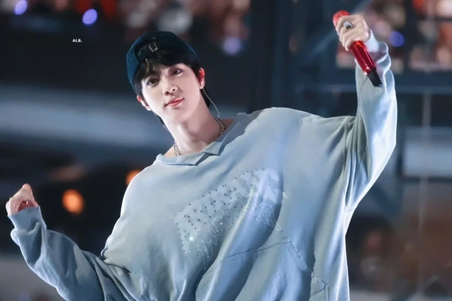 JIN is awesome🐹👑we love JIN