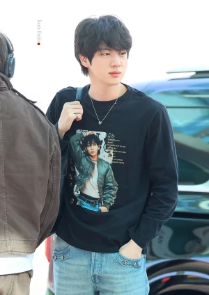 김석진🩶🤍🖤