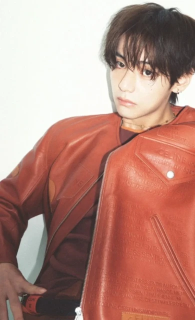 Kim Taehyung is back with a new set of images to remind the world why he\'s the ruling Prince of Cel