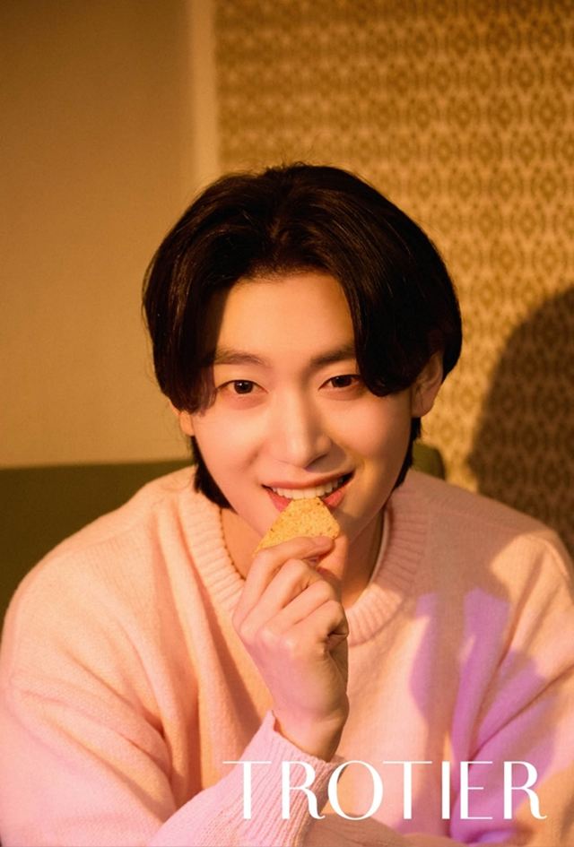 Kim Yong-bin Tops FANNSTAR Trot Ranking for 41 Consecutive Weeks… Popularity Continues After Winning “Mr. Trot 3”