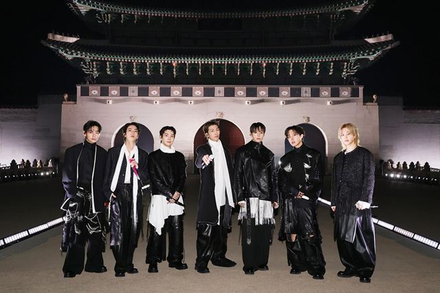 BTS đứng đầu bảng xếp hạng nhóm FANNSTAR suốt 51 tuần liên tiếp… Fandom bùng nổ trong đợt comeback