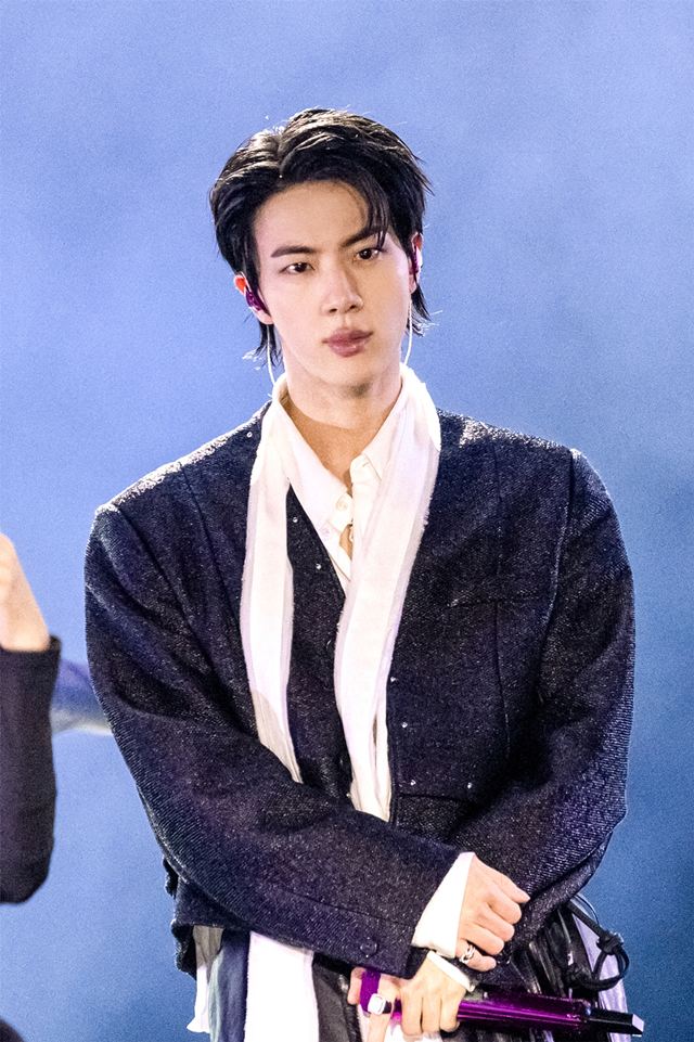 Jin của BTS đứng đầu bảng xếp hạng solo FANNSTAR suốt 26 tuần liên tiếp… Fandom bùng nổ trong đợt comeback