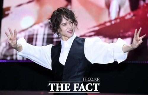 JIY được chọn là Angel N Star lần thứ 43… trao tặng bánh gạo cho trẻ em trong các gia đình mẹ đơn thân