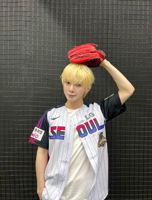 ATEEZ ヨサン、LGツインズ始球式のビハインドカットを公開…爽やかな勝利の妖精