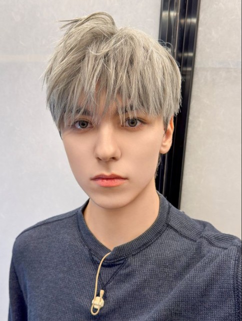 VERNON of SEVENTEEN Pops Out of the Monitor with Sculpted Visuals