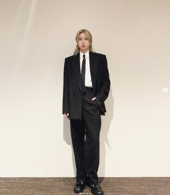 &TEAM 후마, 완벽한 슈트핏으로 시선 강탈… 조각 비주얼