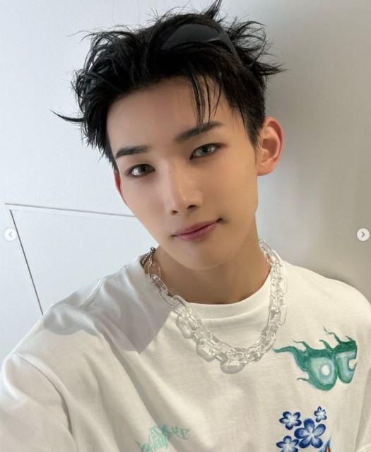 &TEAMのJO、おだやかな微笑みで「彼氏風写真」を更新…色白肌＋はっきり