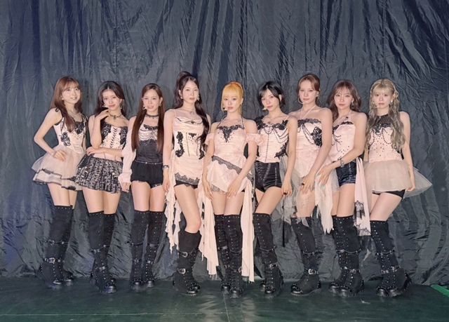 NiziU Kicks Off 'NiziU:THE CINEMA' in Style… Displaying the Overwhelming Charisma of All Nine Members