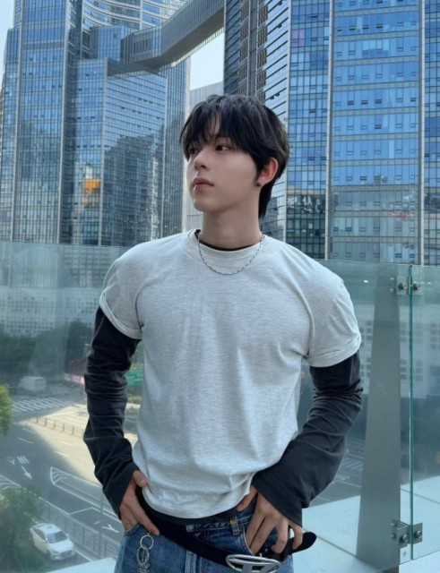 AHOFs CHIHEN Flaunts Unrivaled Visuals Against a Cityscape The Epitome of Chic Boyfriend Material Look