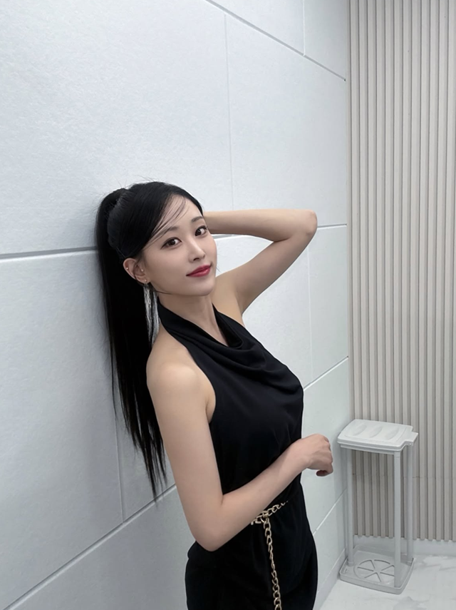 Kim Eui-young Tops FANNSTAR Female Star Ranking for Four Consecutive Weeks, Confirms Steady Fandom Power