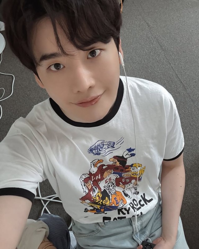 Lee Jong-suk, vẻ đẹp trai trẻ trung không thay đổi trong cuộc sống hàng ngày được tiết lộ...