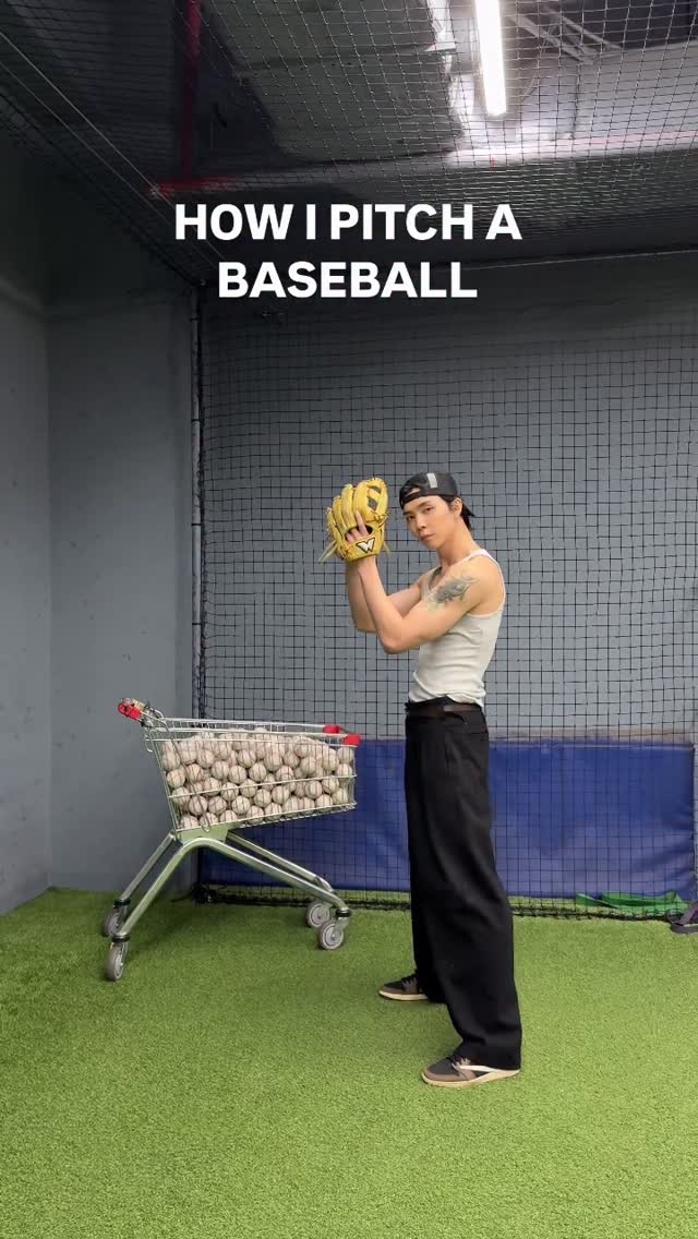 NCT Johnny reveals hidden athletic skills at indoor baseball field ...