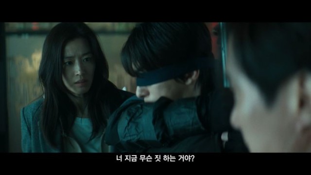 チョン・ジヒョン、11年ぶりにスクリーン復帰...『群体』カンヌ映画祭招待、21日公開