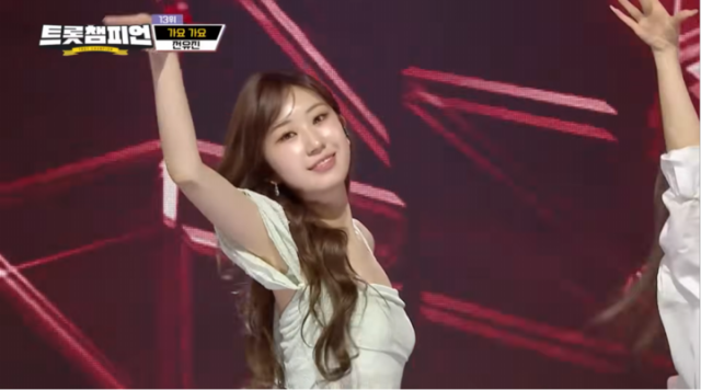 Jeon Yu Jin performs new song 